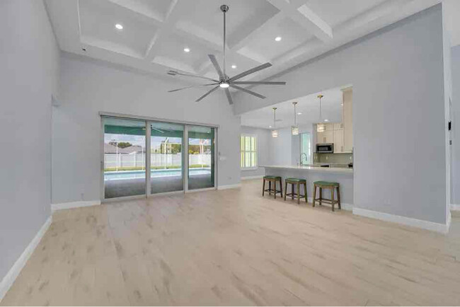 Building Photo - 2420 SE Rock Springs Dr