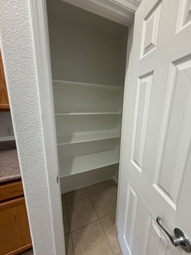 Building Photo - 2 Bedroom 2 Bath Contact Property Pros 928-634-7710