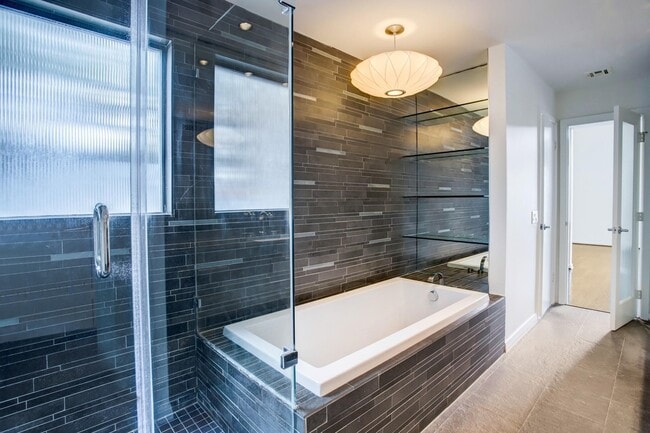 Building Photo - 1417 Harold St