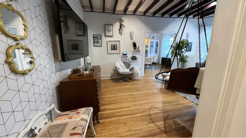 Building Photo - 541 W Addison St