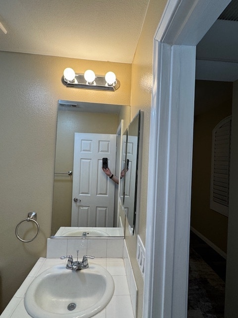 Building Photo - 6663 N Ofelia Dr