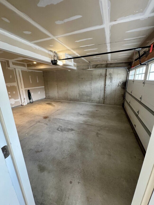 Building Photo - Move-In Ready Wexford Home Featuring Modern Updates and an Attached Two-Car