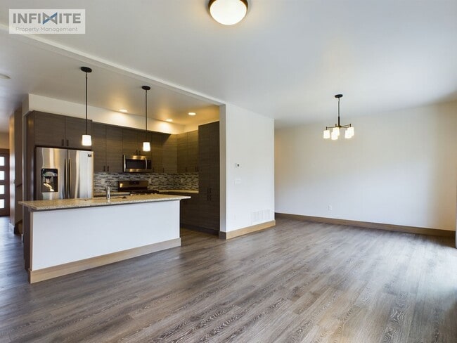Building Photo - 3 Bedroom with Fenced Yard
