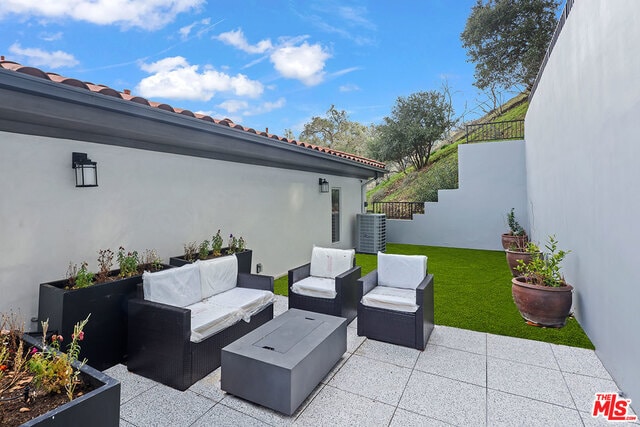 Building Photo - 3373 Coldwater Canyon Ave