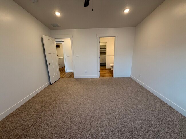 Building Photo - HC 528 C