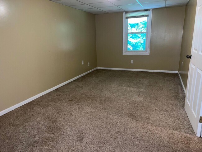 Bedroom - 1025 Peace Dr NW