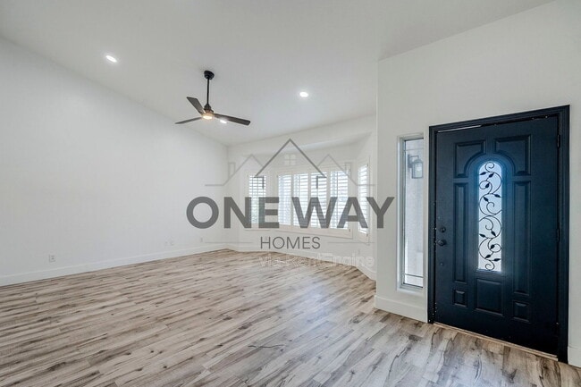 Building Photo - 760 N Swan Dr