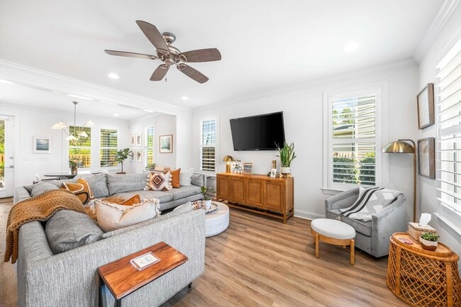 Building Photo - 229 Windrow Way