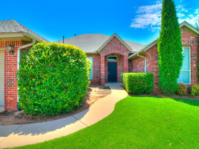 Building Photo - 15609 Traditions Dr