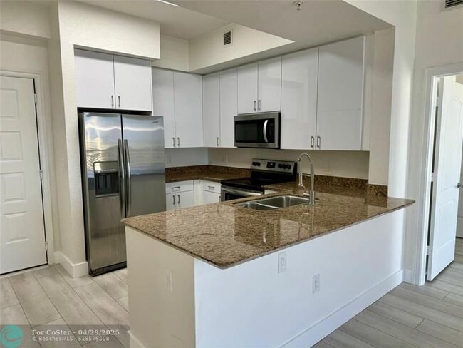 Building Photo - 1830 Radius Dr