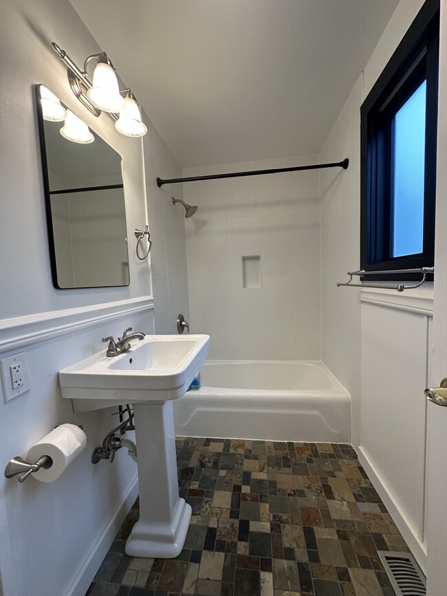 Building Photo - 7910 133rd Ave NE