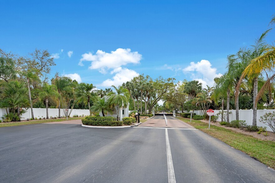 Building Photo - 9610 Green Cypress Ln