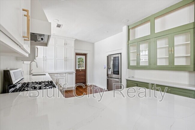 Building Photo - 394 S Prescott St