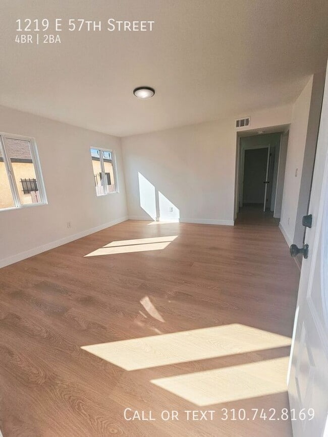 Building Photo - 1219 E 57th St