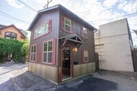 Building Photo - Downtown Tiny House