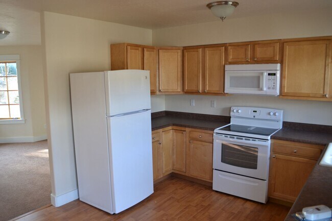 Building Photo - Oak Street Duplex