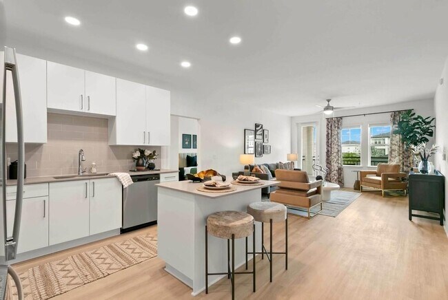 Building Photo - 1310 Ridge View Dr