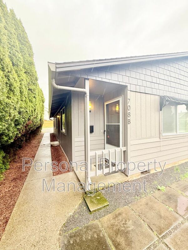 Building Photo - 708 W 31st St