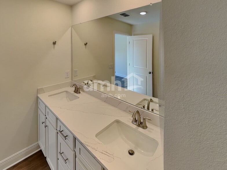 Building Photo - 5993 Sycamore Pl St