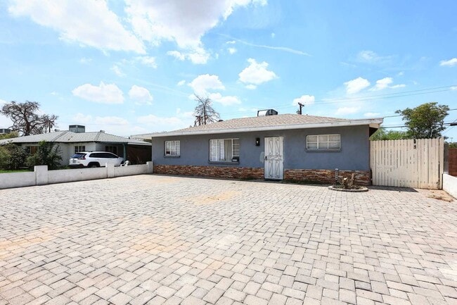 Building Photo - 8806 N 30th Ave