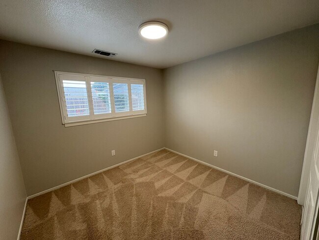 Building Photo - SW Visalia Home with Pool Available Now!