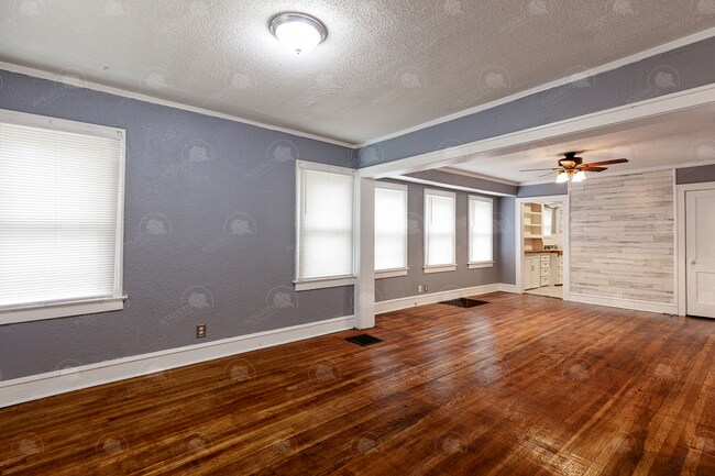 Building Photo - Charming and cozy house in historic East S...