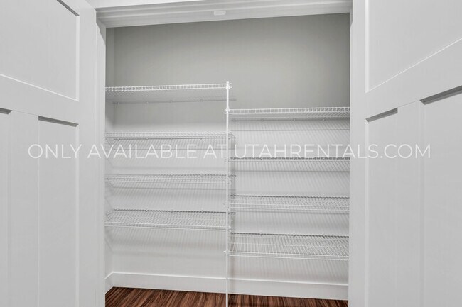 Building Photo - 13537 Commodus Dr