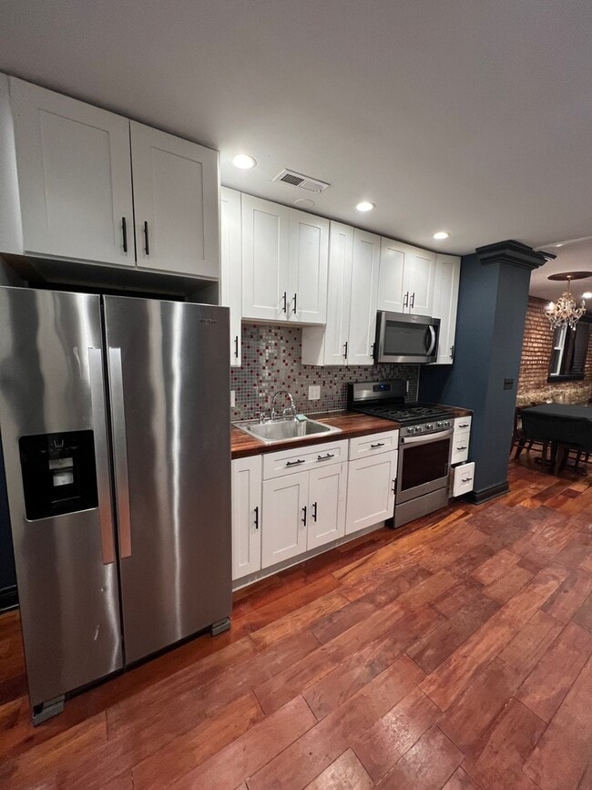 Building Photo - 2437 N Francisco Ave