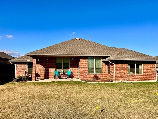 Building Photo - 3 bed, 2 bath home in Moore - Move in Deposit-Free! (If Qualified)