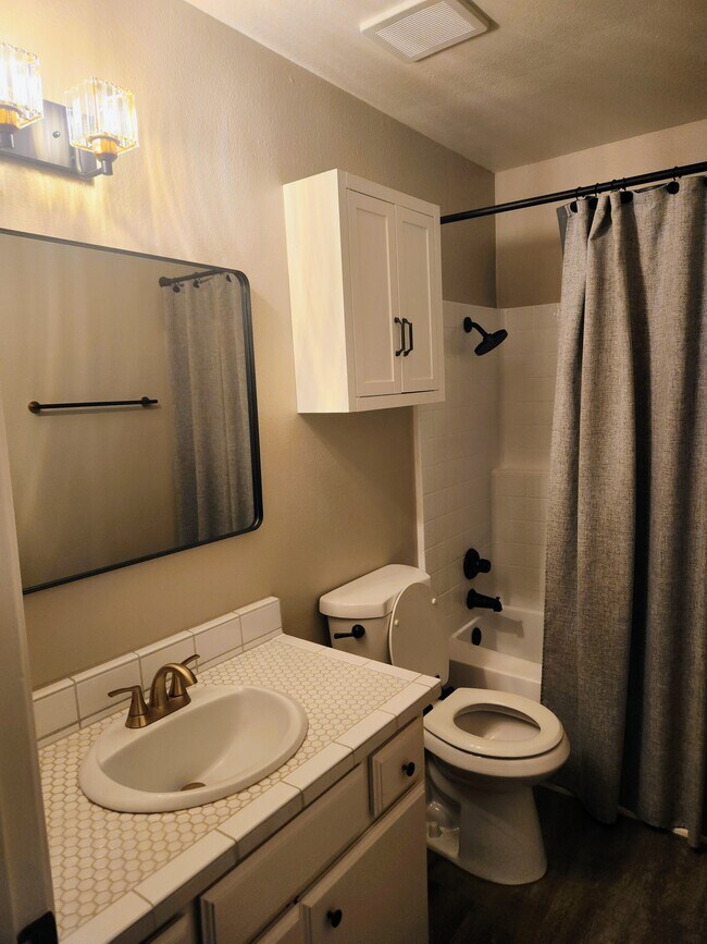 Building Photo - 131 Montana St