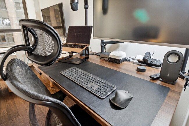 Primary Photo - 110 Wall St