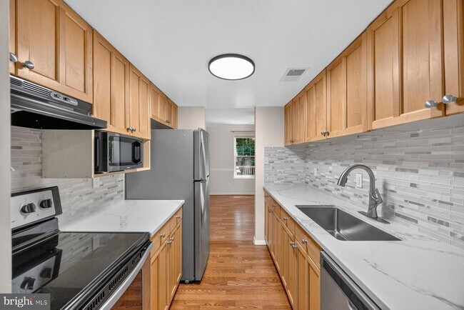 Building Photo - 9109 Bronze Bell Cir