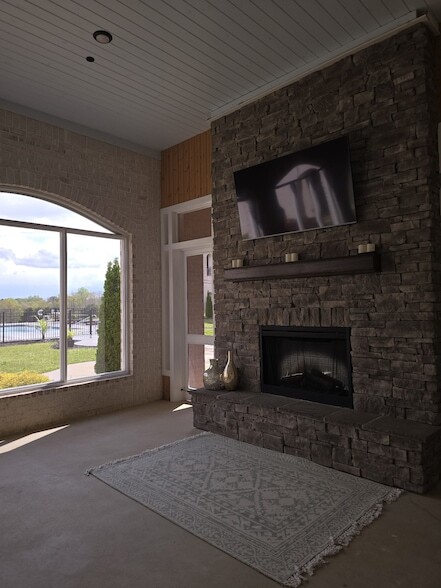 Building Photo - 150 Club House Dr