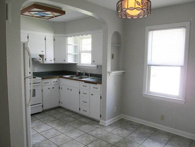 Building Photo - Quaint Cape Cod in Kalamazoo