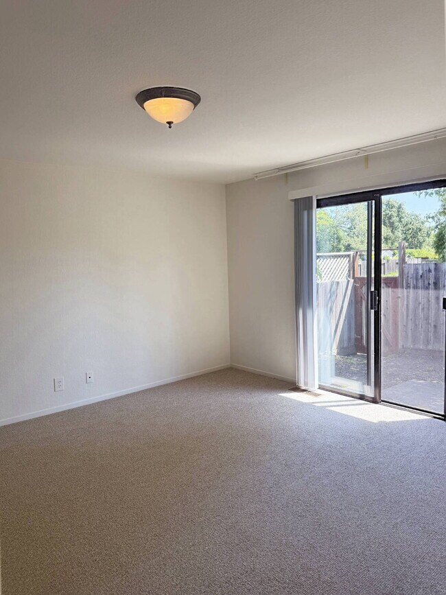 Building Photo - 2BD/2BA Single-Level Home Near Sonoma Plaza | Available Now.
