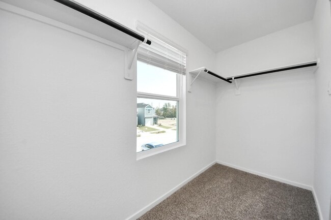 Building Photo - 943 Moon Drop Ln