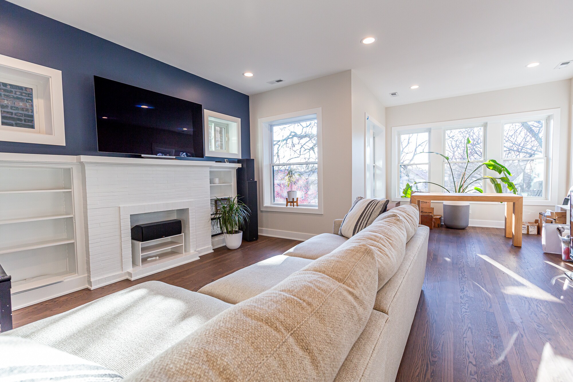 Living Room (Different Unit) - 6527 N Newgard Ave