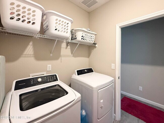 Building Photo - 141 Ren Wy