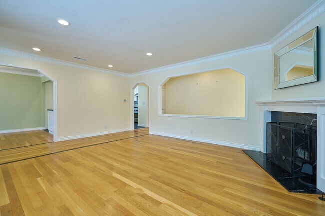 Building Photo - Hollywood Nights in Redondo Beach with lar...