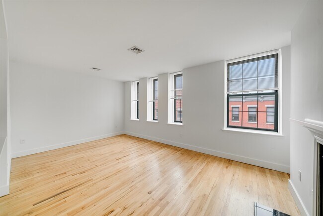 Building Photo - 300 Grand St
