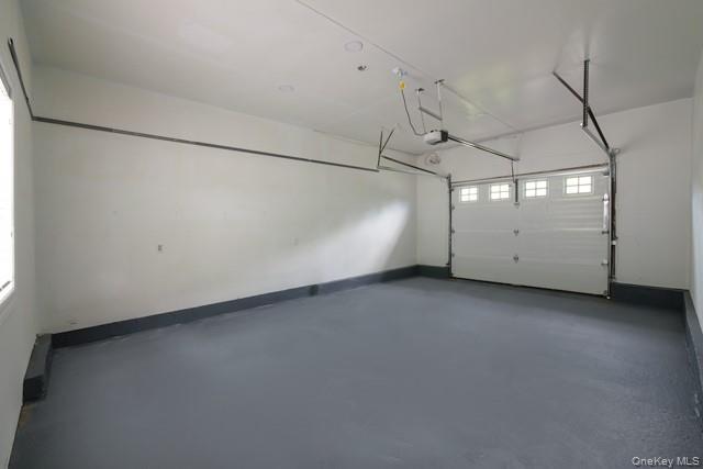 Building Photo - 146 Montauk Hwy