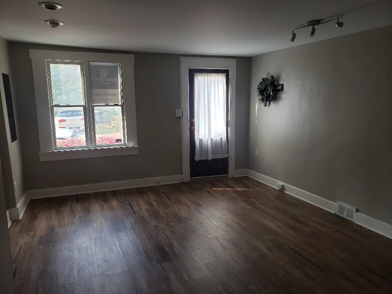 Building Photo - 602 Middle St