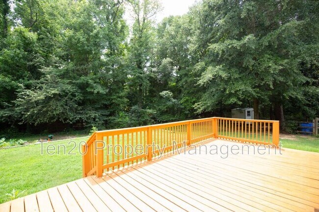 Building Photo - 7177 Helen Dr