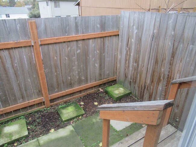 Building Photo - Nice Clean 2 bedroom in S. Salem