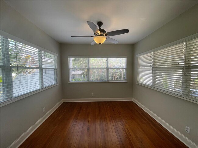 Building Photo - 2114 W Dekle Ave