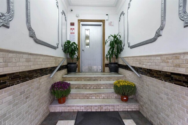 Building Photo - 194 Kensington Ave