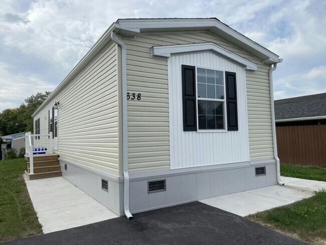 Building Photo - 638 Birchwood Dr