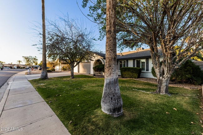 Building Photo - 3217 N Ellis St