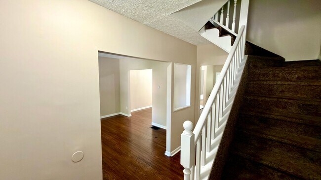 Building Photo - 451 Averill Ave