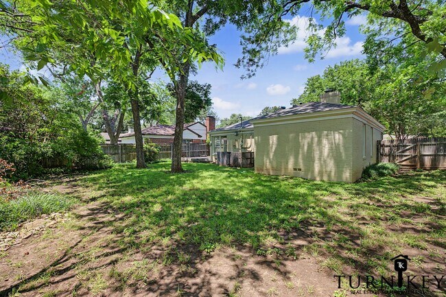 Building Photo - Vintage Charm Meets Modern Comfort Fully Updated 1942 Home in Fort Worth's Ridglea Area